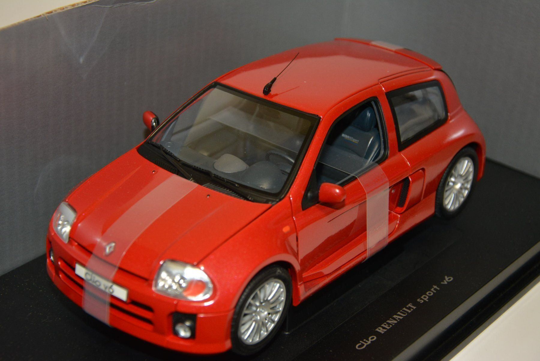 Renault Modellini d'auto: Renault Clio V6 Sport , Eagle , 1:18 – Nuovo e nell'imballaggio originale da Goldach venduto da Feivel9 4