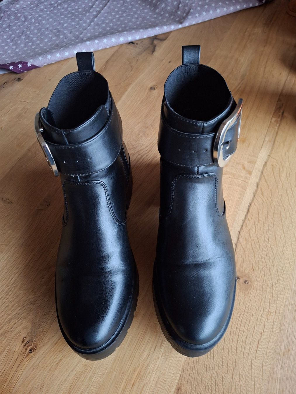 Scarpe da donna: Schöne schwarze Boots gr.40 – Usato da Sigriswil venduto da Aline_87
