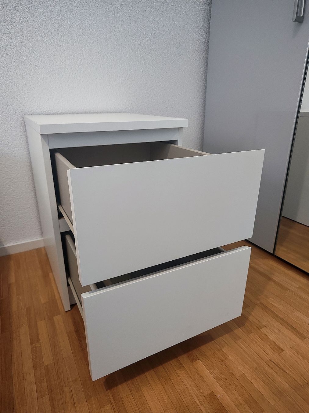 Ikea Comodini: White Bedside Table with Two Drawers – Usato da Glattbrugg venduto da wki_jq8f 1