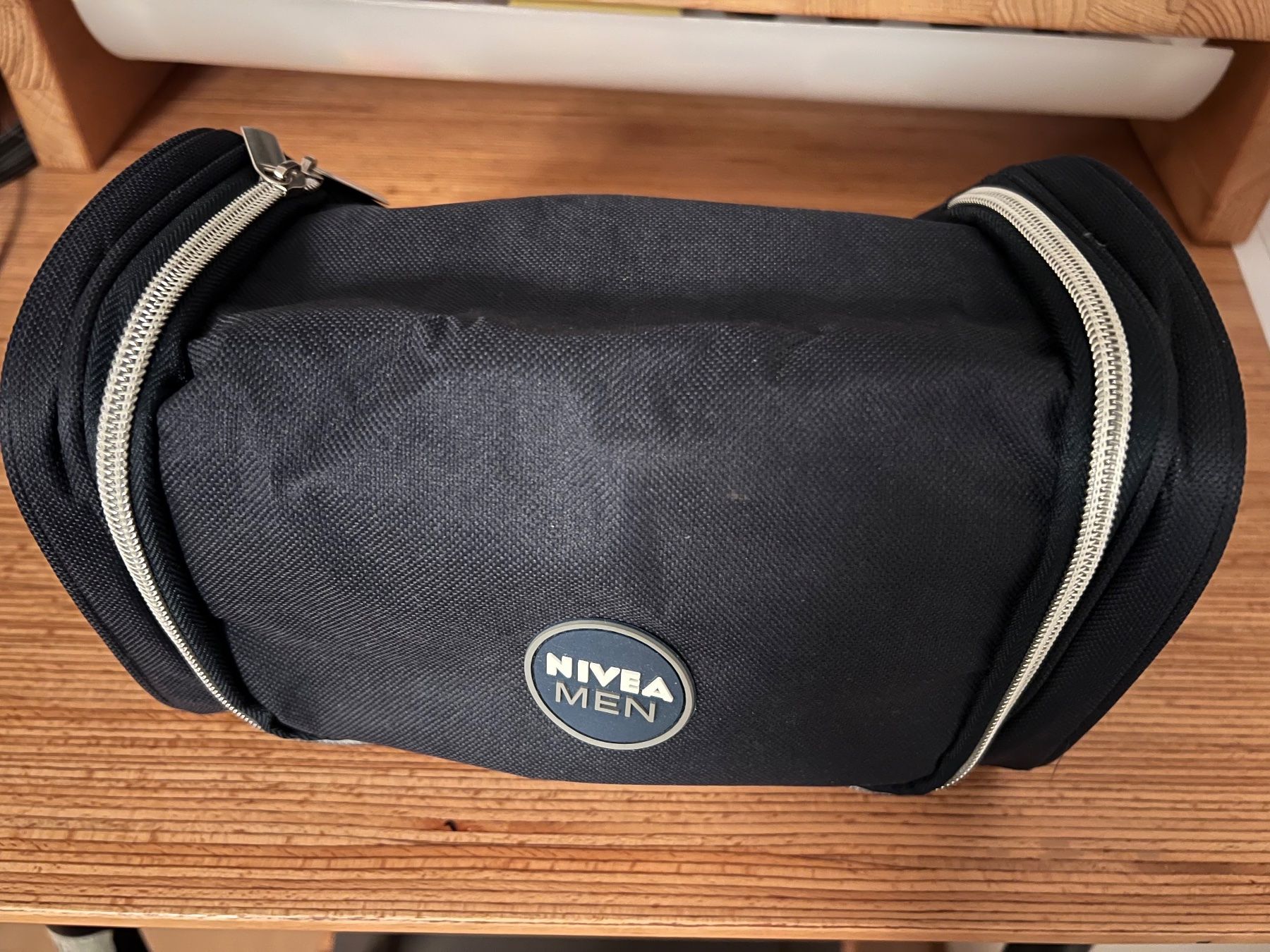 Custodie per cosmetici: Necessaire / Kulturtasche von Nivea Men – Usato da Egliswil venduto da Photonik 1