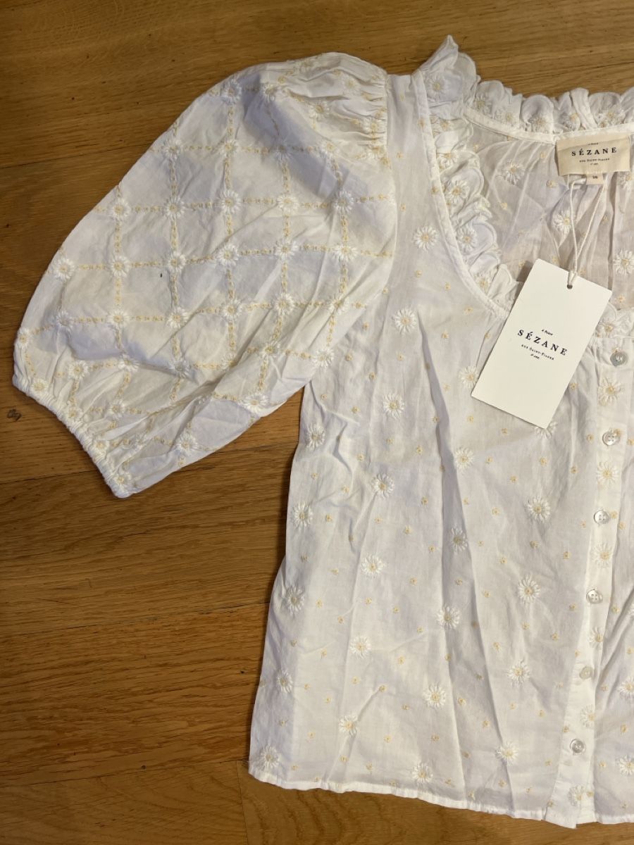 Sezane Blusen: Sezane Bluse mit Blumenstickerei NEU – Neu und originalverpackt aus Egg b. Zürich von bia_5tmv 1