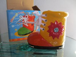 Kässeli /  Spardose Schuh mit Schnürsenkel