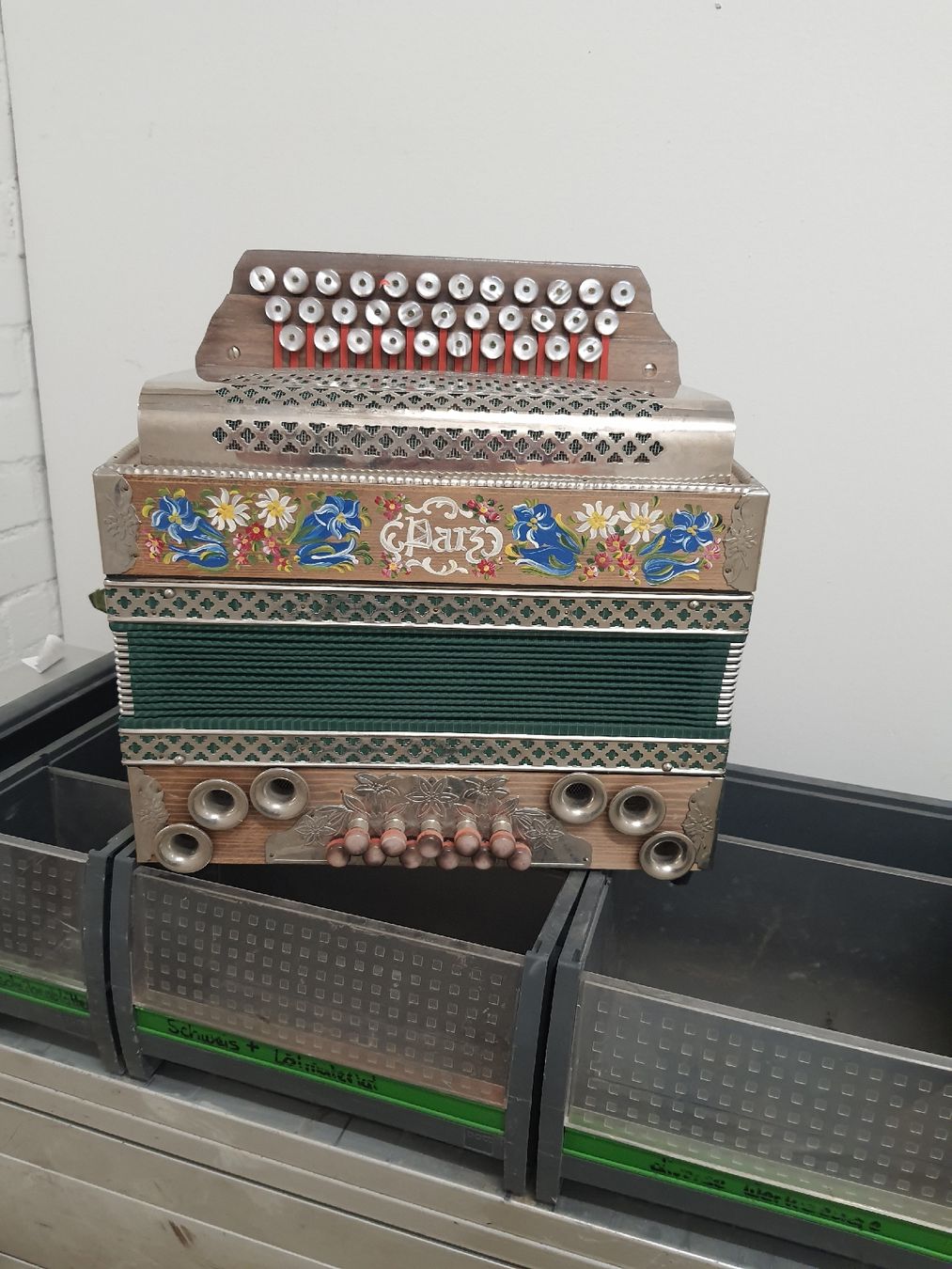 Instruments de musique: accordéon autrichienne  – D'occasion à Pont-de-la-Morge par Mirabelle0 2