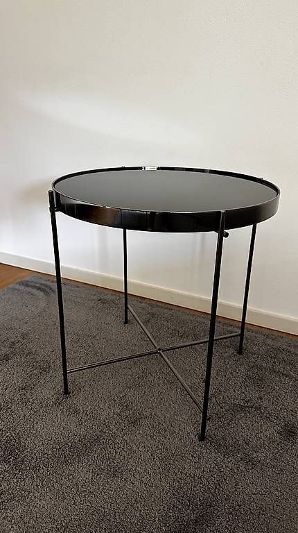 Tische: Moderner Beistelltisch  – Gebraucht aus Abtwil SG von anjel02