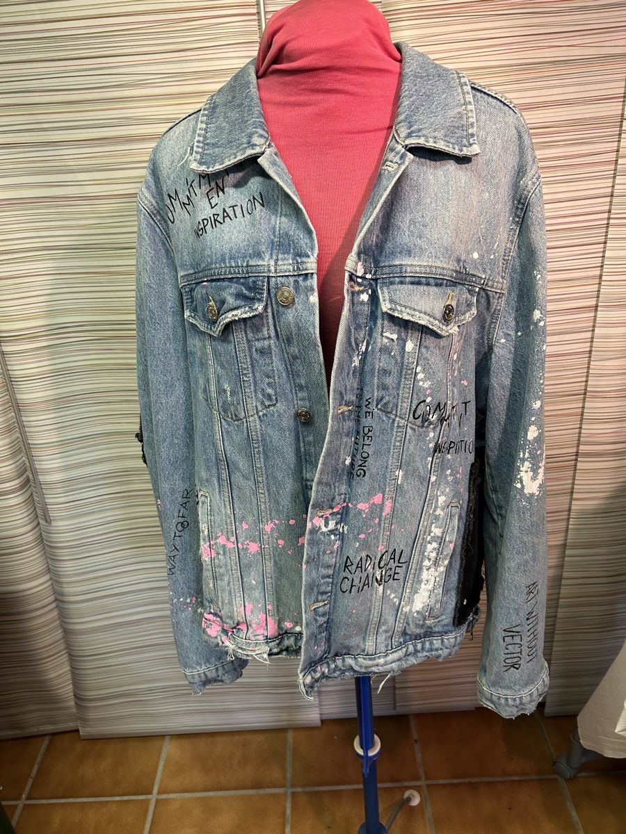Zara Giacche: Jeansjacke Zara Gr. L im destroyd Look – Usato da Füllinsdorf venduto da Sunny0117