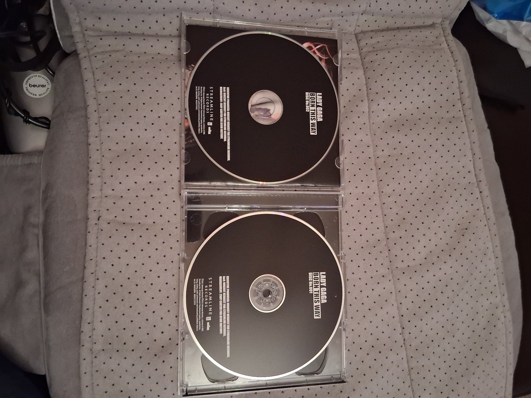 CD: Lady Gaga - Born This Way 2 CD – Usato da Aigle venduto da Marcagapit 2