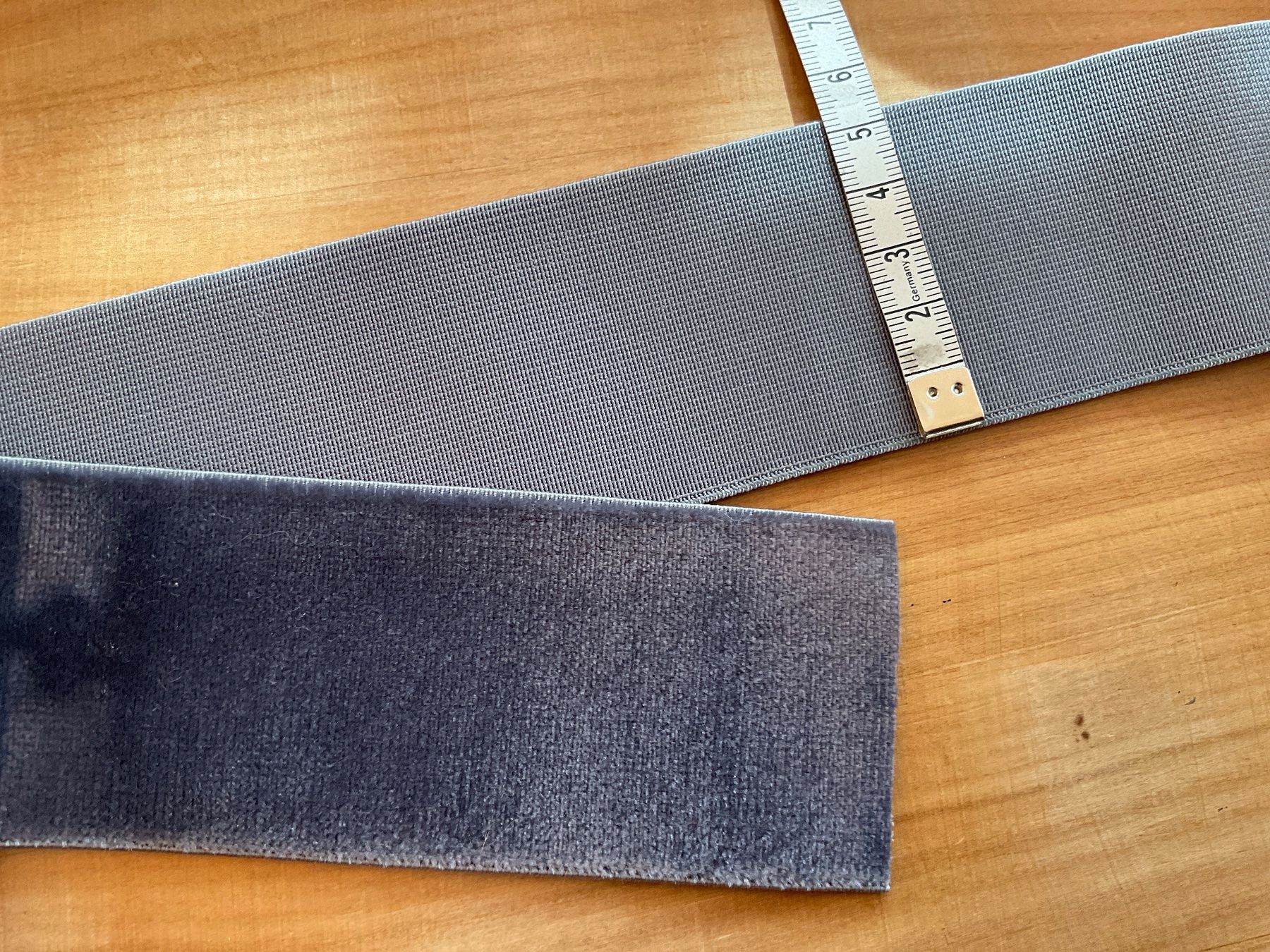 Tessuti: Samt Textilband elastisch 345 cm lang ( Antrazit ) – Nuovo (secondo la descrizione) da Rümlang venduto da baselsale1