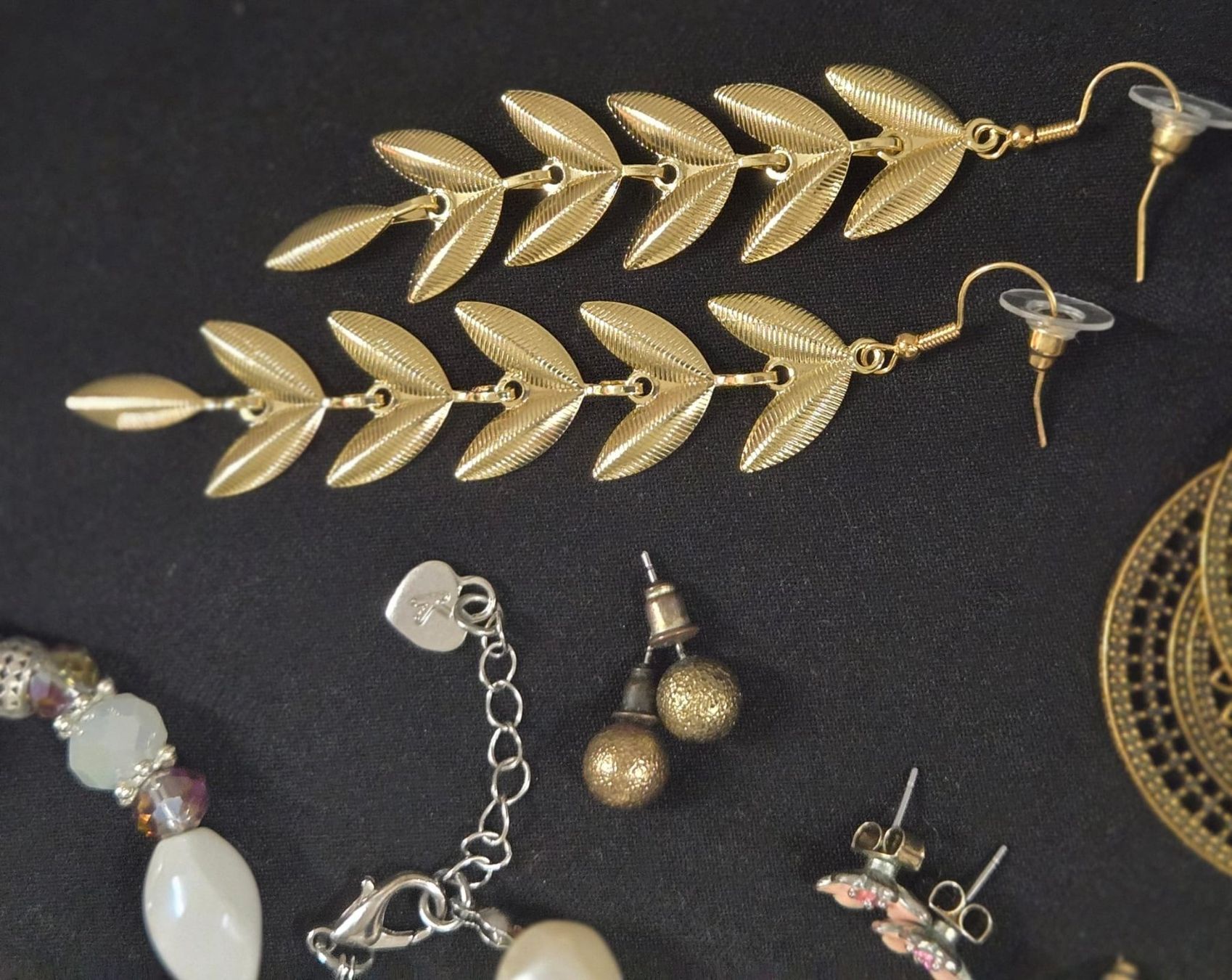 Altri gioielli: Modeschmuck Konvolut, Ohrringe, Armbänder, etc. Neu – Nuovo (secondo la descrizione) da Rheinsulz venduto da Gilea 8