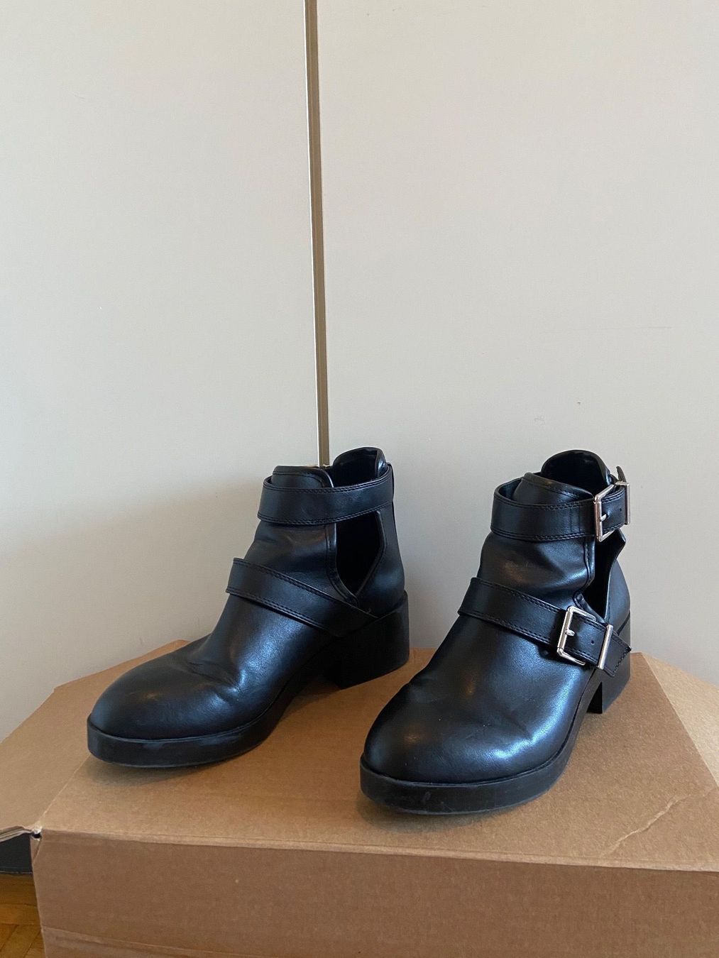 Scarpe da donna: Bottines noires - Taille 38 - Fermeture ajustable – Usato da Genève venduto da Lucie.hwrth 1