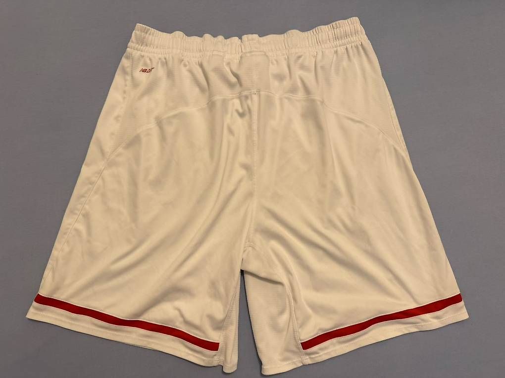 Pantaloni: Liverpool NEW BALANCE SHORTS – Usato da Zürich venduto da davide_damiani11 1