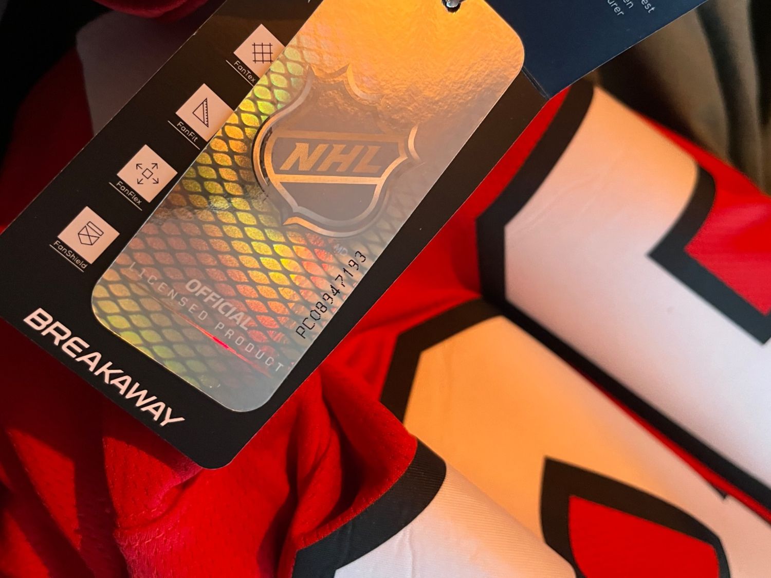 NHL Leibchen & Hosen: NHL New Jersey Devils rotes Trikot – Neu und originalverpackt aus Aarau von Moonie.00 3