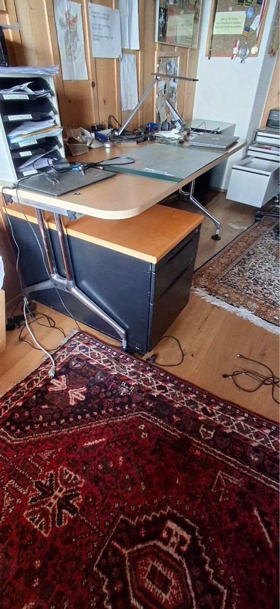 Bureaux: Schreibtisch mit Rollkorpus – D'occasion à Thun par ann_y9j8 1