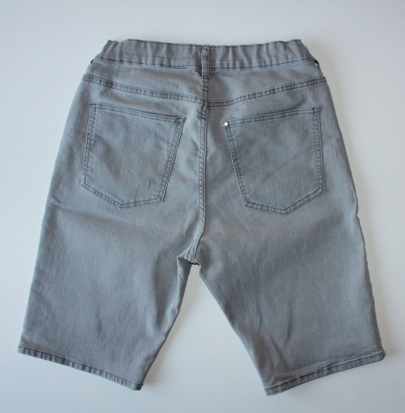H&M Pantaloni: Short en jean H&M t. 164 – Nuovo (secondo la descrizione) da Peseux venduto da Gilloss 1