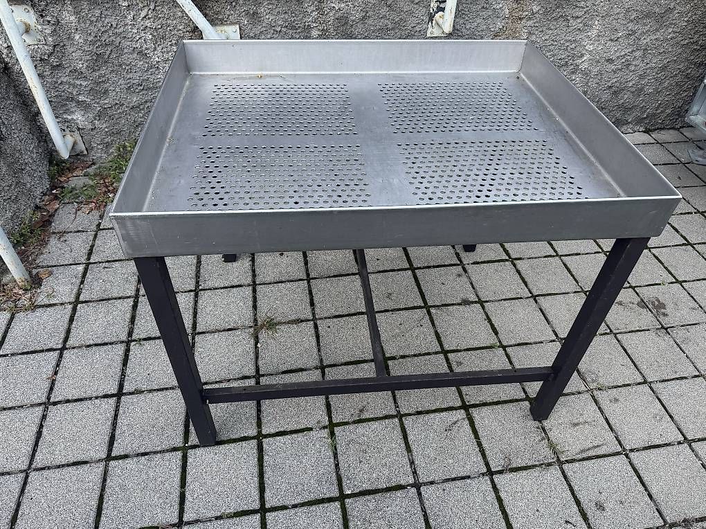 Tische: Tavolo in metallo – Gebraucht aus Mesocco von ser_w87n