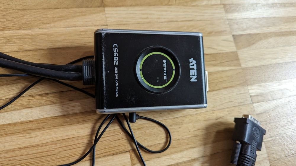 ATEN 2Port KVMSwitch Tastatur/Maus/DVI/Audio Kaufen auf Ricardo