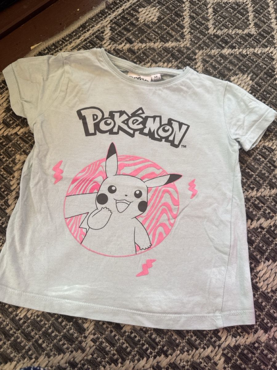 Blouses, T-shirts & Tops: Pokémon T-Shirt Pikachu Grösse – D'occasion à Zürich par Belisimo