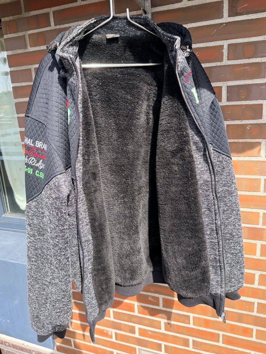 Giacche: Warme Jacke mit Kapuze  – Nuovo (secondo la descrizione) da Zürich venduto da d-ron 3