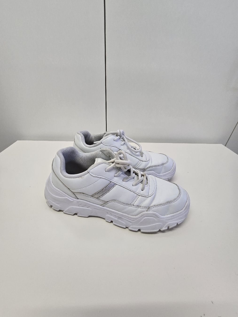 Scarpe per ragazze: Mädchen Venice Sneaker Gr.37 – Usato da St. Gallen venduto da CAPYCORP 1