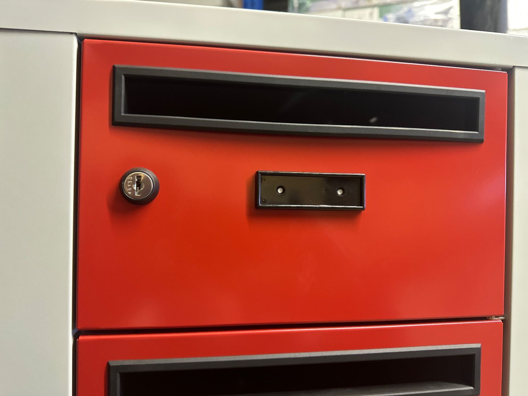 Altro per la casa: neuer 30er Postverteilerschrank, Einwurfschlitz statt 2478.- – Nuovo (secondo la descrizione) da Necker venduto da liq24 3