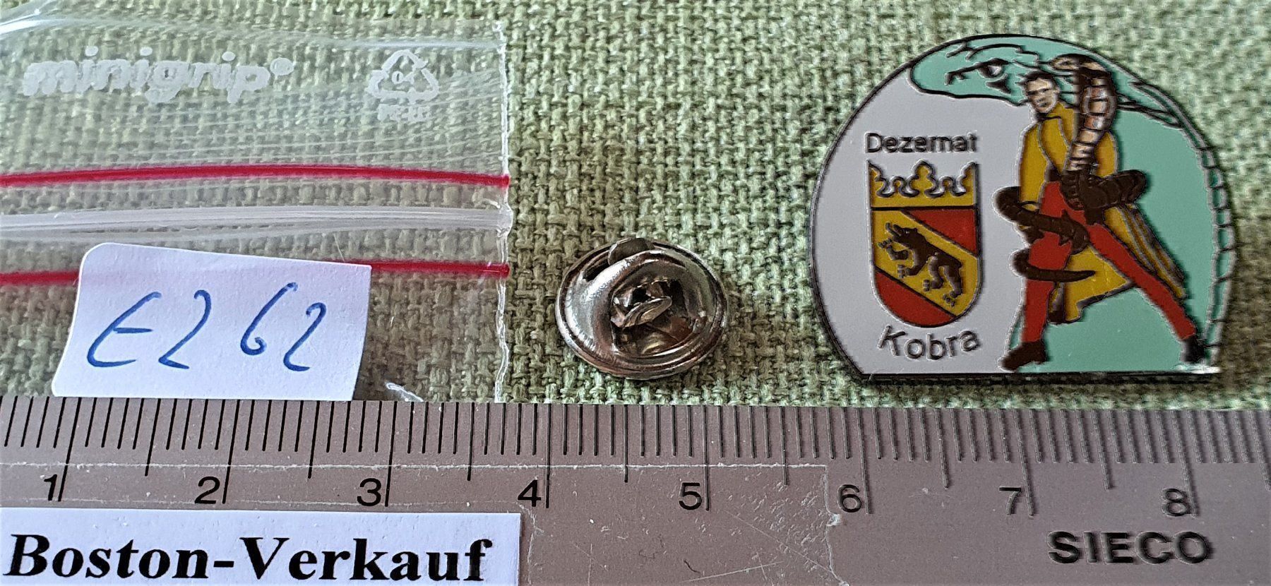 Placchette & Badge: E262 - Pin Polizei Dezernat Kobra Bern – Usato da Reinach BL venduto da Boston-Verkauf 2