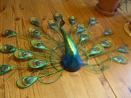 3D Metall Wanddeko Pfau bunt schillernd | Wandobjekt gross