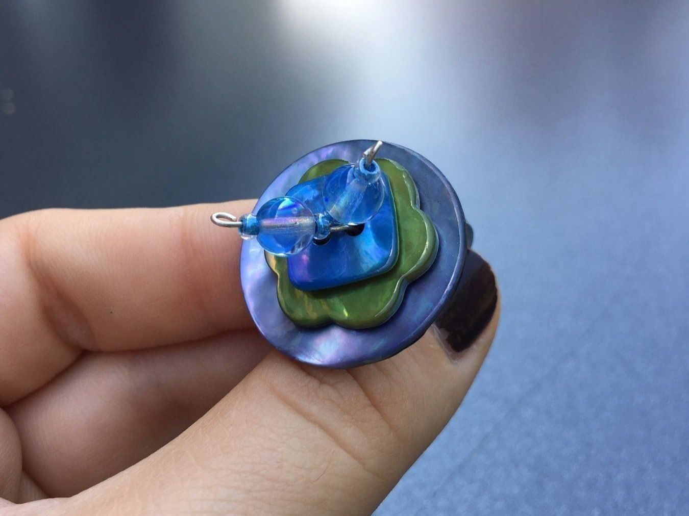 Anelli: Bague bleue fabriquée avec boutons – Nuovo (secondo la descrizione) da Veyrier venduto da Leilazizou 7
