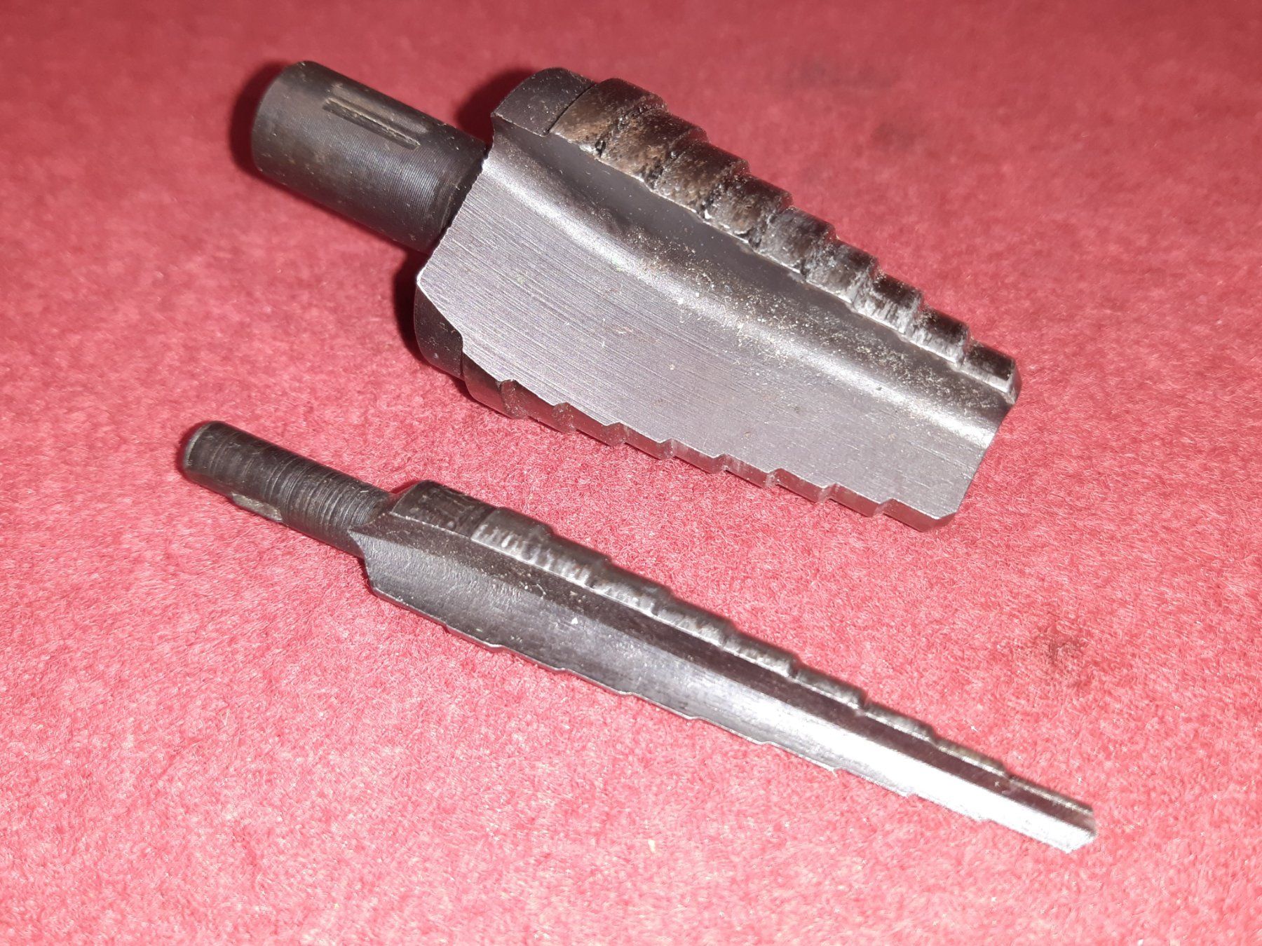 Tous les outils: 2 Stück Stufenbohrer - Set! – D'occasion à Lohn-Ammannsegg par Molch7 2
