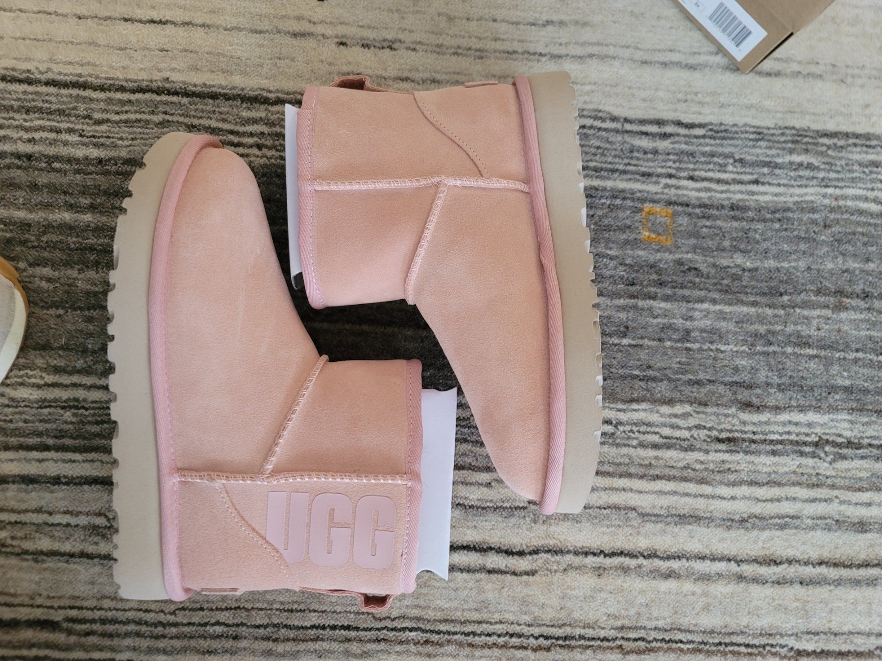 Ugg Scarpe da donna: UGG Classic Mini Logo 36 Neu!! – Nuovo e nell'imballaggio originale da Dietikon venduto da Kaska2020 6