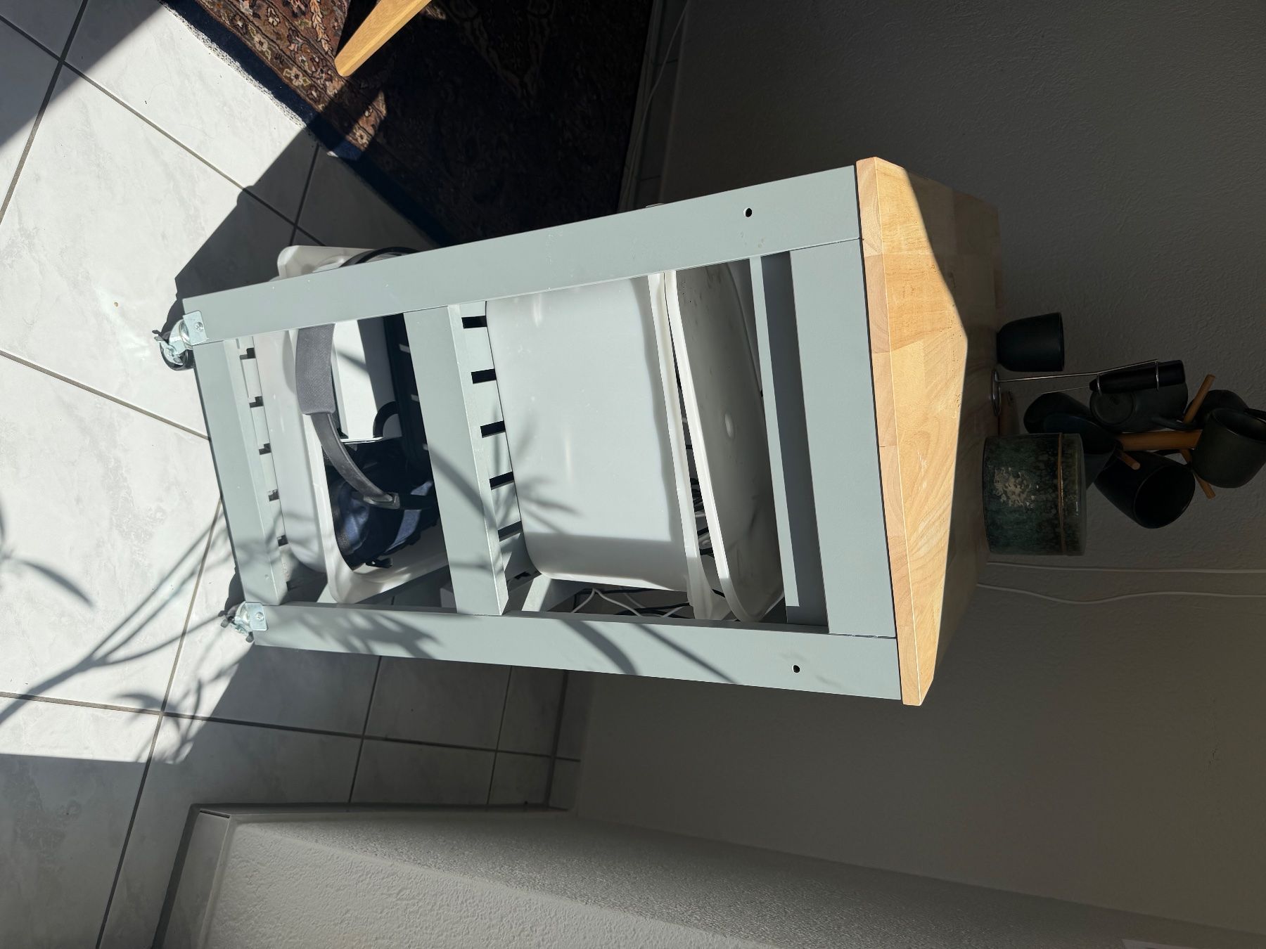Carrelli di servizio: Küchenwagen / Kaffeemöbel auf Rollen grau Holzoptik – Usato da Root venduto da Jo.Di 4