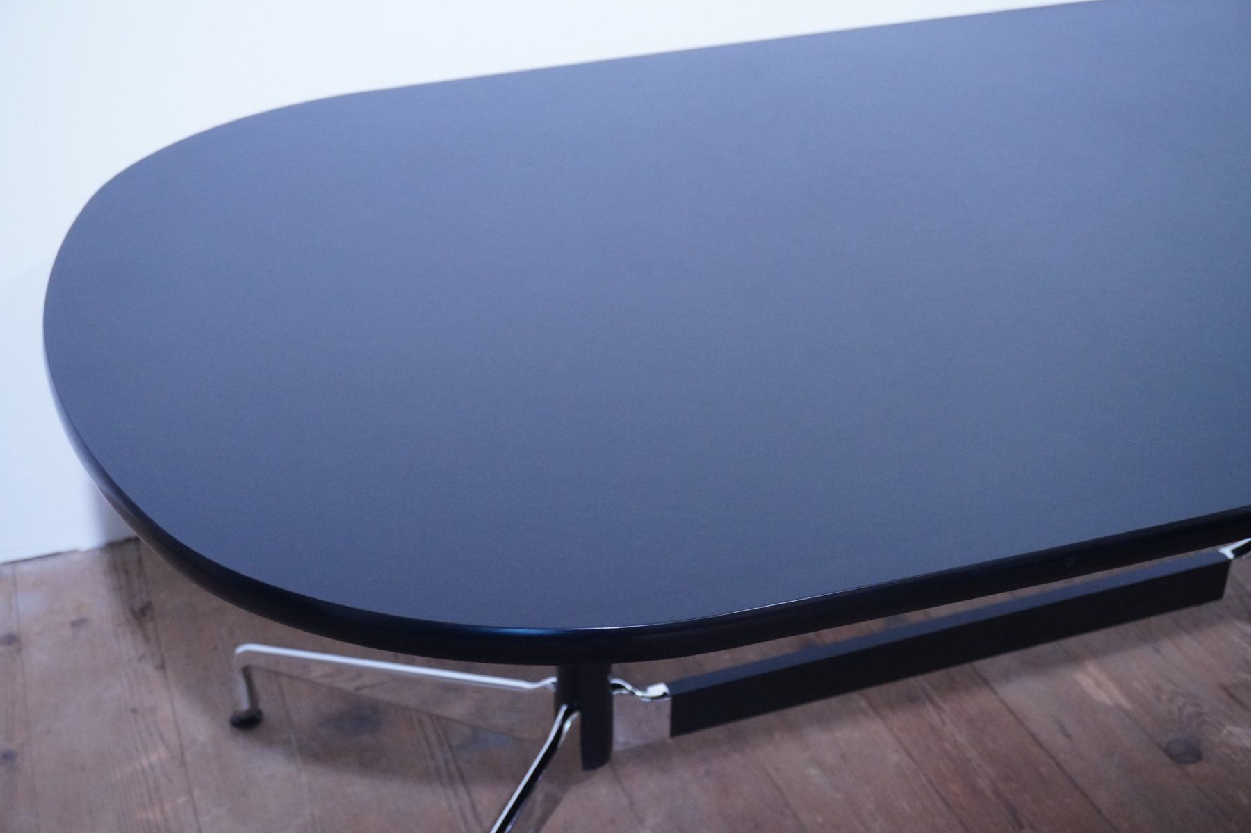 Vitra Tische: Vitra Eames Segmented Table Linoleum schwarz 185x105 cm – Gebraucht aus Bad Zurzach von QLASSIQ 3