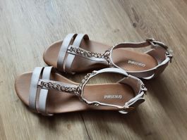 Sandalen, neuwertig, Gr. 39, beige mit Goldkette, Sommer
