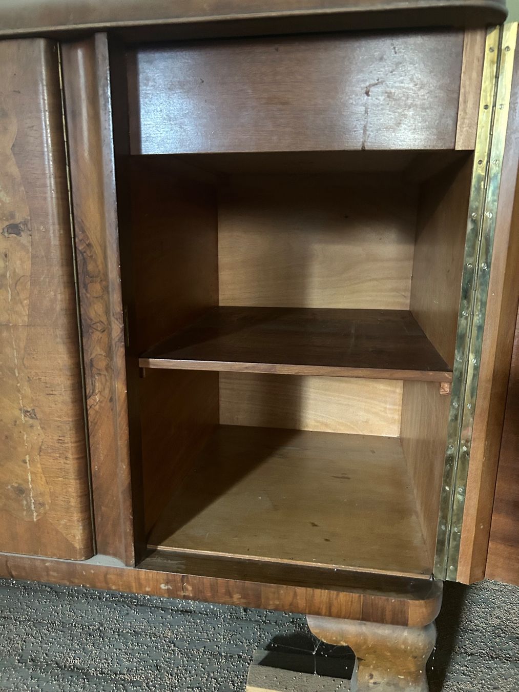 Büffets: Wunderschönes Vintage Sideboard mit Vitrine – Gebraucht aus Bürchen von cle_kwg7 2