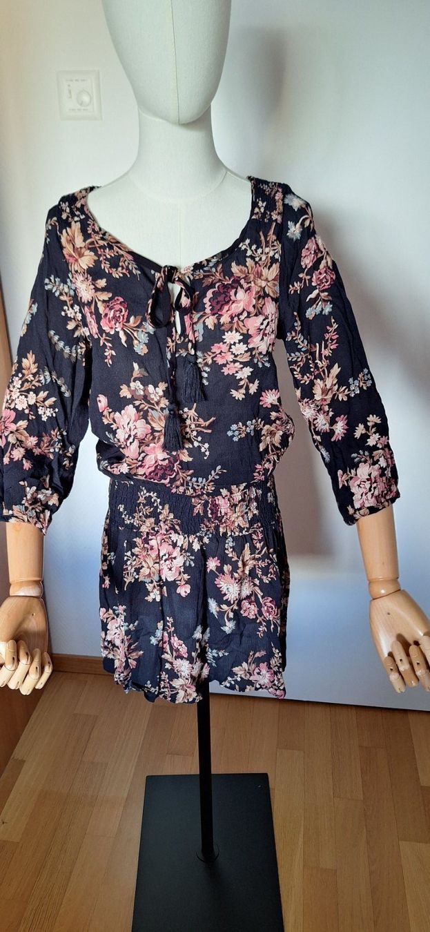 Robes: Marée, robe – Neuf avec emballage d'origine à Lussery-Villars par pousinete02