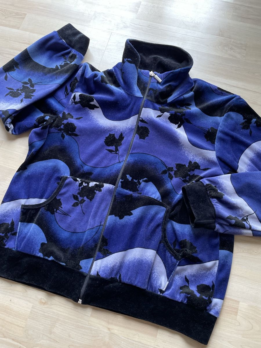Maglioni & Felpe: Blaue Samt-Jacke mit Blumenmuster Gr. M – Usato da Schönenberg TG venduto da cocifrosch94