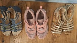 2 schuhen und 2 Sandalen grosse 33 und 34