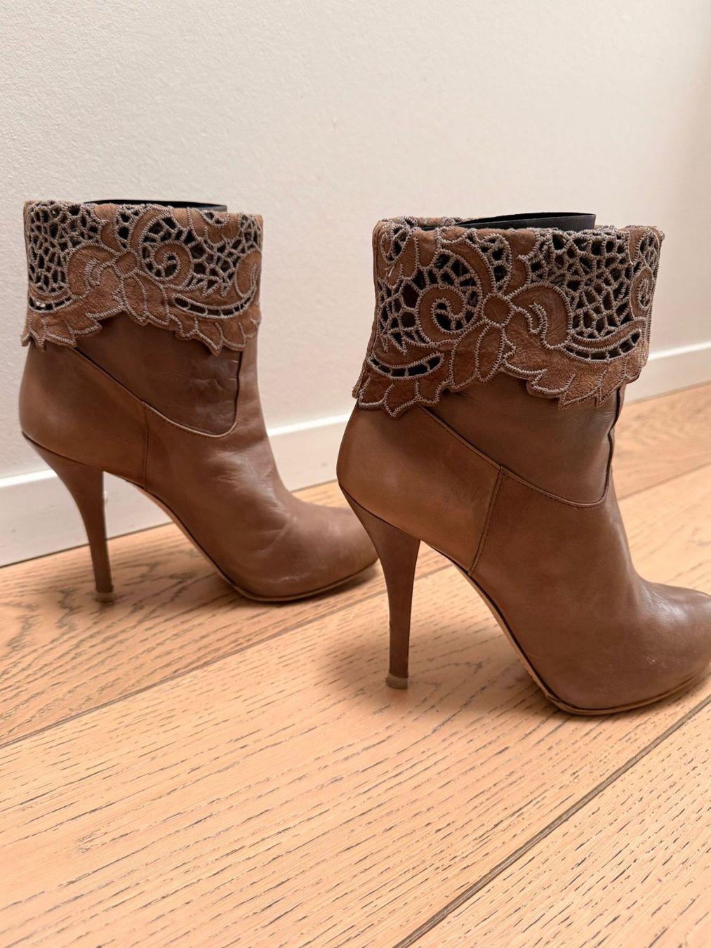 Ermanno Scervino Damenschuhe: Bottines chic Ermanno Scervino – Neu (gemäss Beschreibung) aus Genève von dim_7jmw