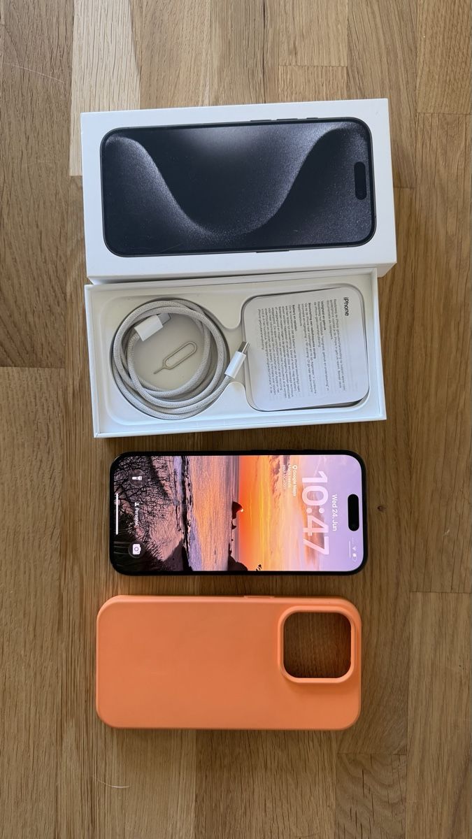 Apple Handys / Smartphones: Apple iPhone 15 Pro 256GB Black Titanium | Box, Cable & Case – Gebraucht aus Adliswil von micheleb 1
