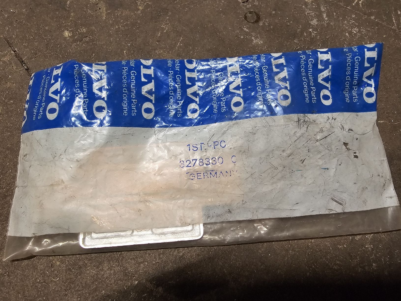 Volvo Alle Autoersatzteile: Volvo 343 DL Emblem NOS 3278330 – Neu (gemäss Beschreibung) aus Ernetschwil von Volvo0815 1