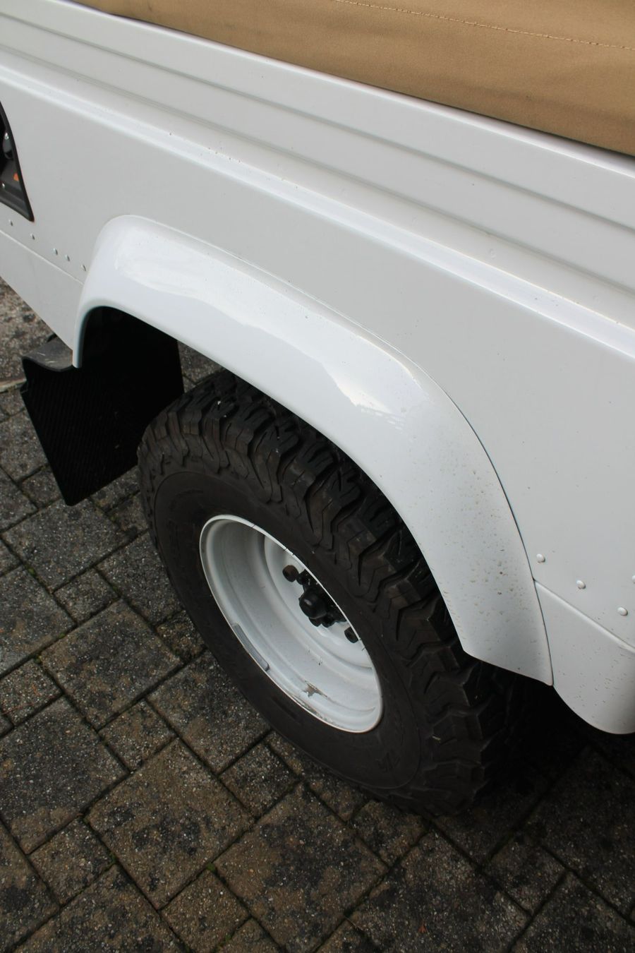 Tutti i ricambio: Land Rover Defender130  Brücke mit Verdeck – Usato da Gundetswil venduto da Leviala2 2