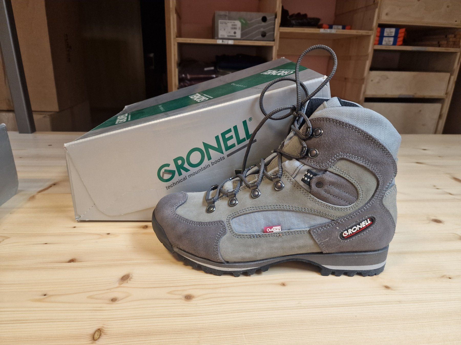 Scarpe da uomo: Wanderschuhe Gronell mit Vibram Sohle – Usato da Wiler b. Seedorf venduto da Urs17 2