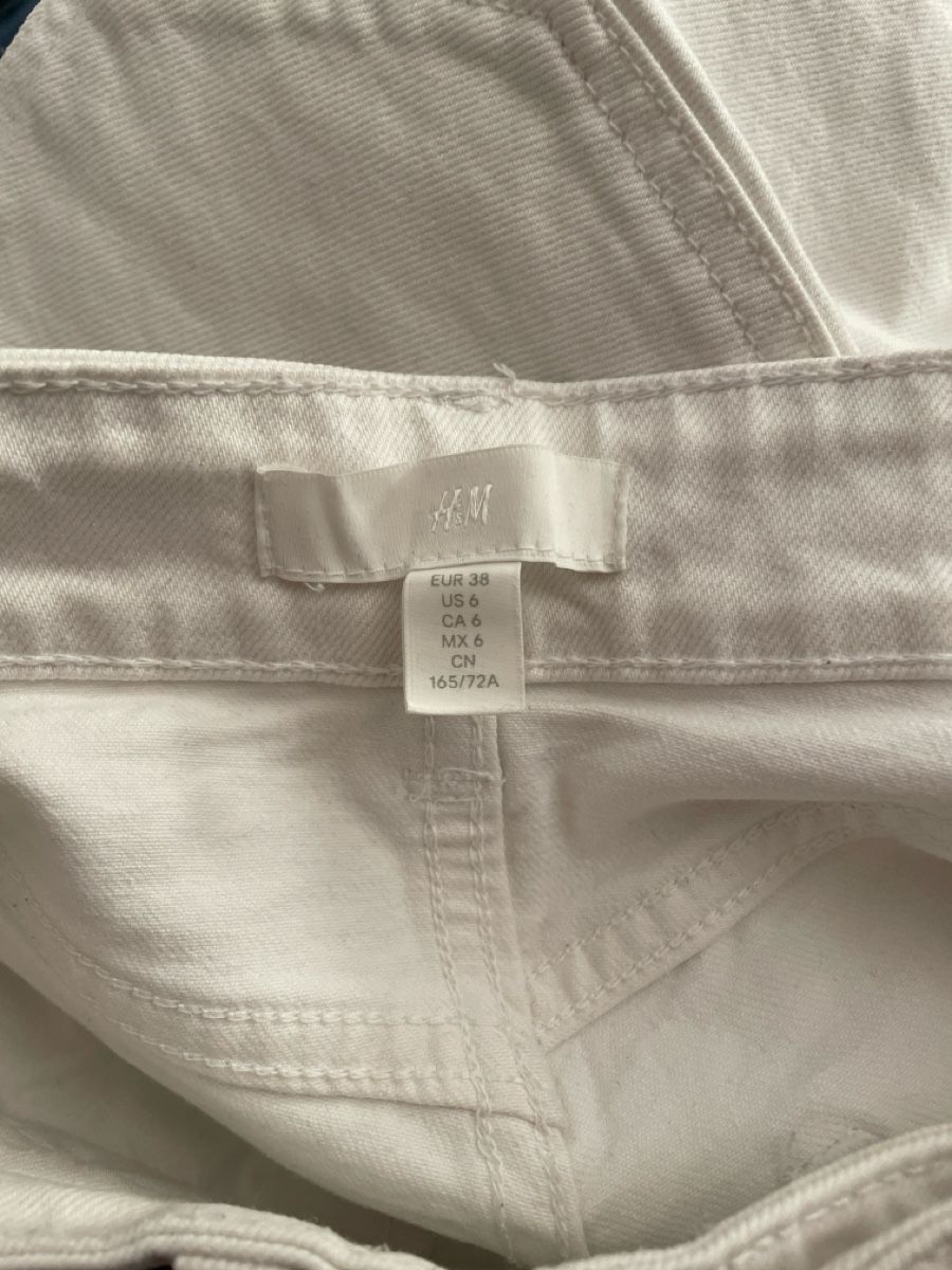 H&M Jeans: Jeans Hose weiss – Usato da Liebistorf venduto da ali_tbx8 2