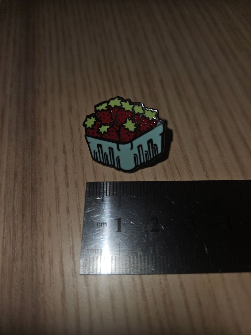 Placchette & Badge: Erdbeeren - Pin Badge Anstecker – Usato da Luzern venduto da Lucan_Valerius