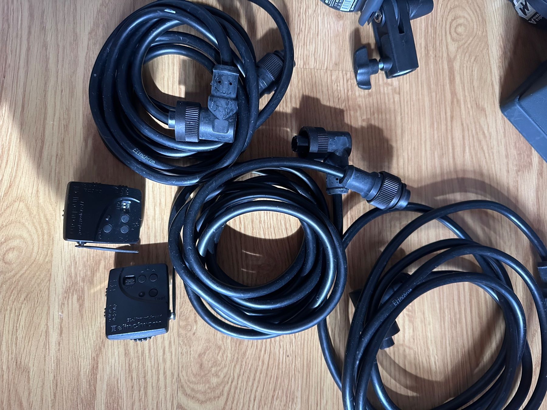 Elinchrom Flash: Elinchrom 3 Quadra Akkus und 3 Blitzköpfe – Usato da Münsingen venduto da Secondhand89 7