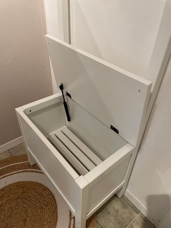 Ikea Hemnes Banktruhe weiss mit Kleiderstange (Gebraucht) in Brüttisellen für CHF 30 – nur Abholung auf Ricardo kaufen