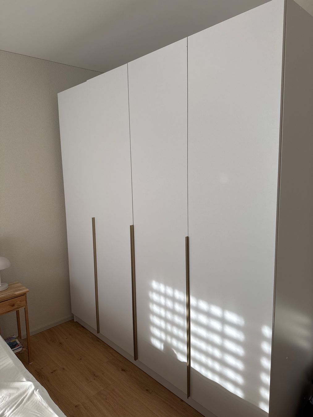 Armadi: Kleiderschrank weiss super Zustand – Usato da Winterthur venduto da Naaati