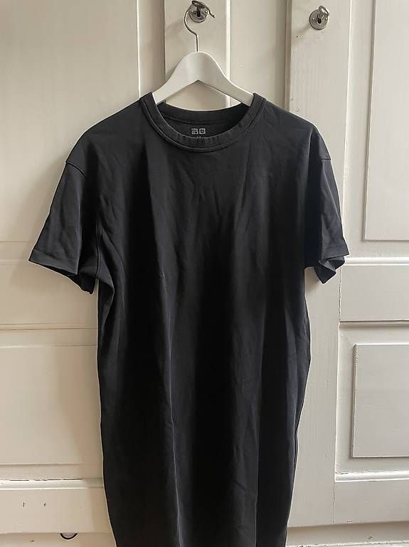 Kleider: Tshirt Kleid Uniqlo – Gebraucht aus Bern von nzurbruegg