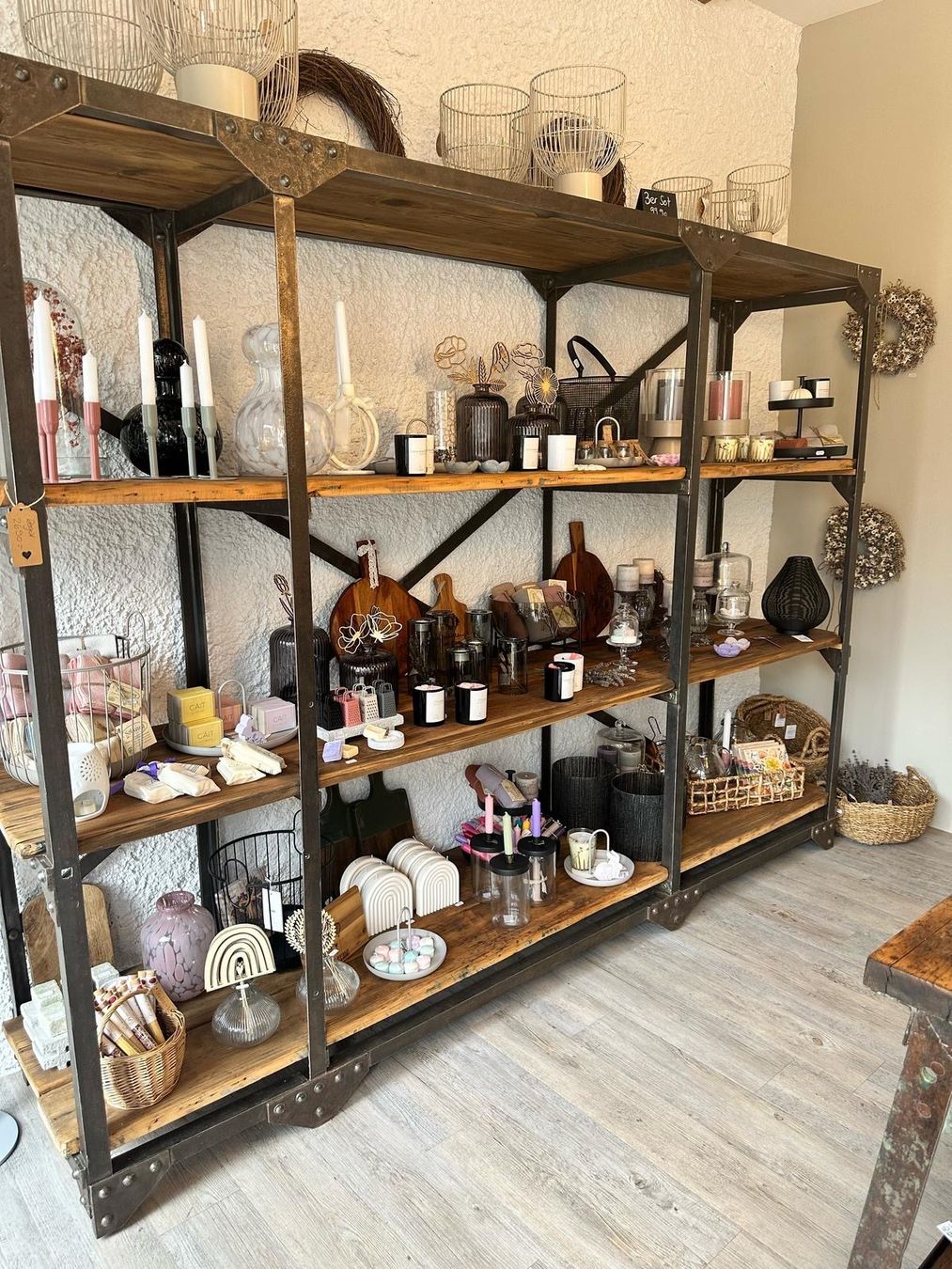Regale: Massives Eisengestell 200 Jahre alt – Gebraucht aus Magden von Shopping-Queen1