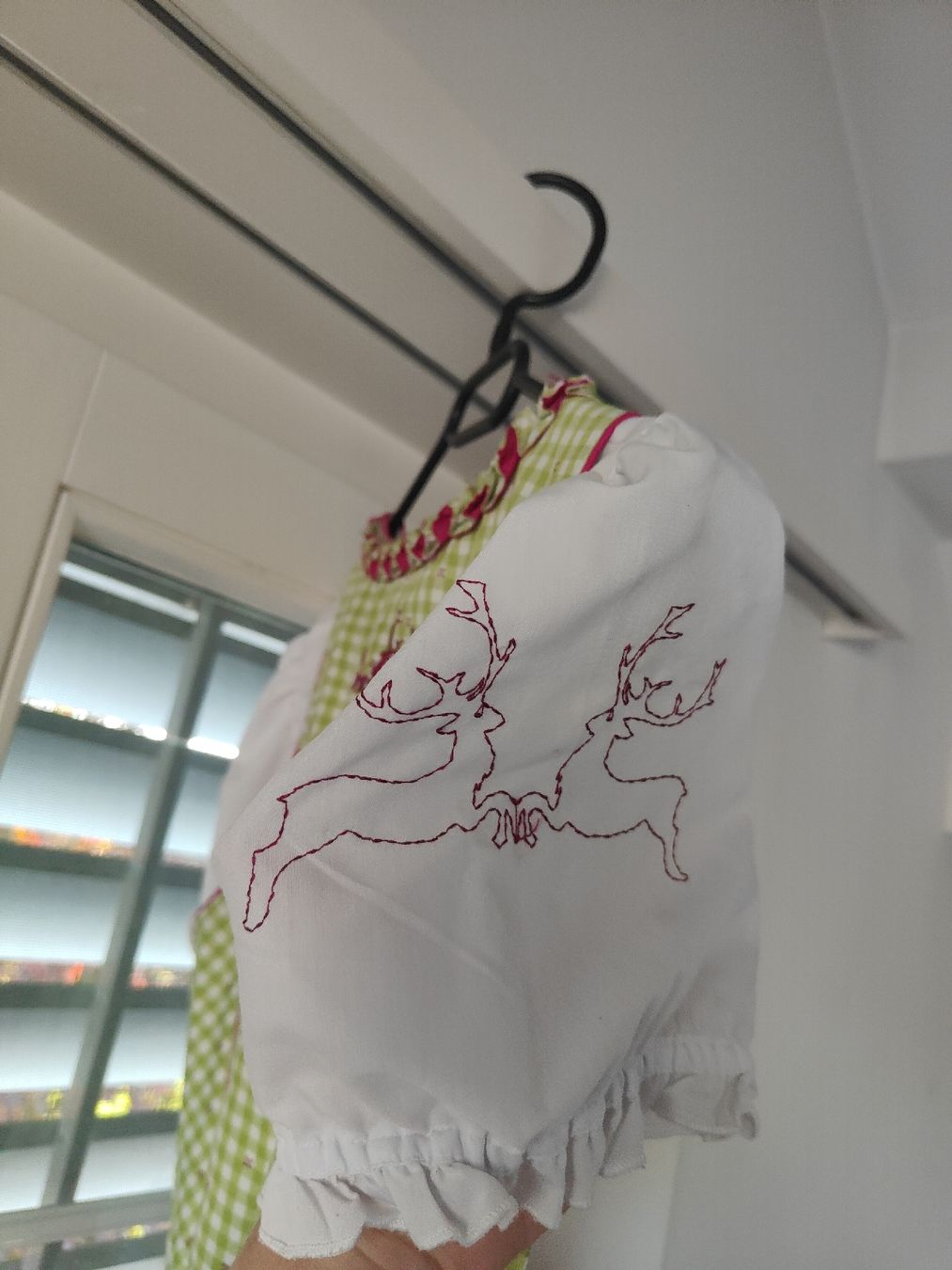 Kostüme: Dirndl wie neu – Neu (gemäss Beschreibung) aus Forch von V.Engeler 3