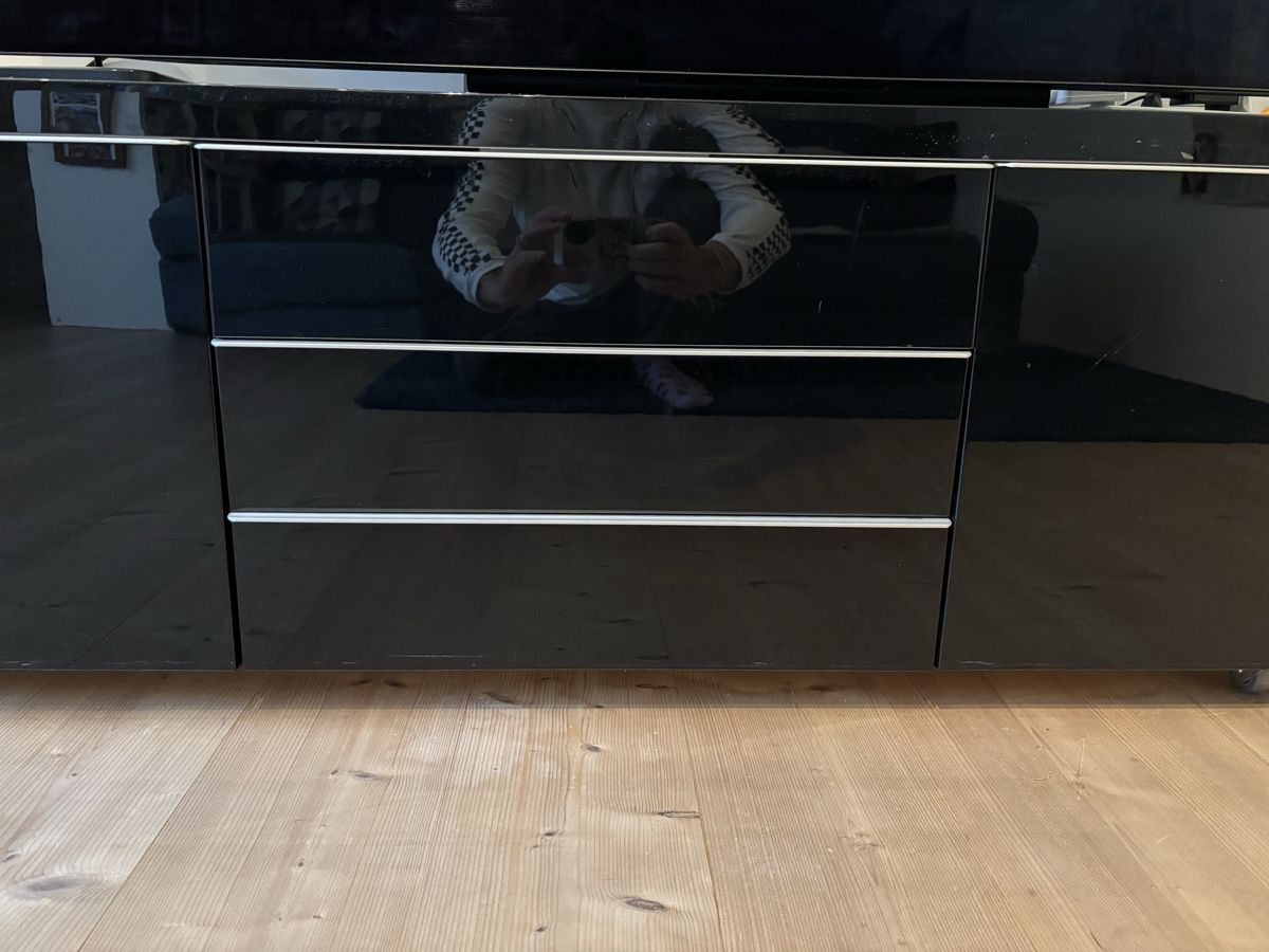 Ikea Mobili TV: Meuble TV noir laqué Ikea Besta – Usato da Sion venduto da tchana77 1