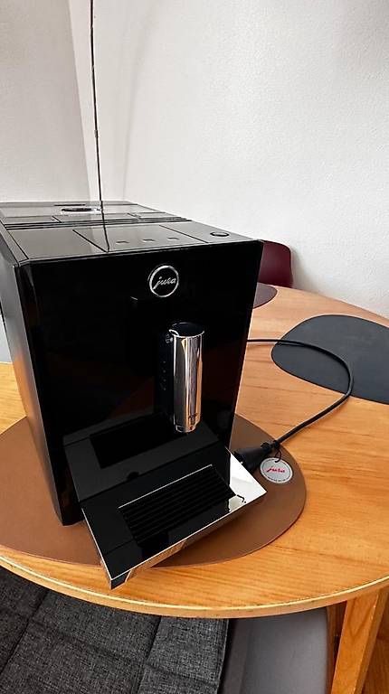 Jura Machines à café & Machines à expresso: Jura A100 schwarz ab Service – D'occasion à Zürich par borbos 2